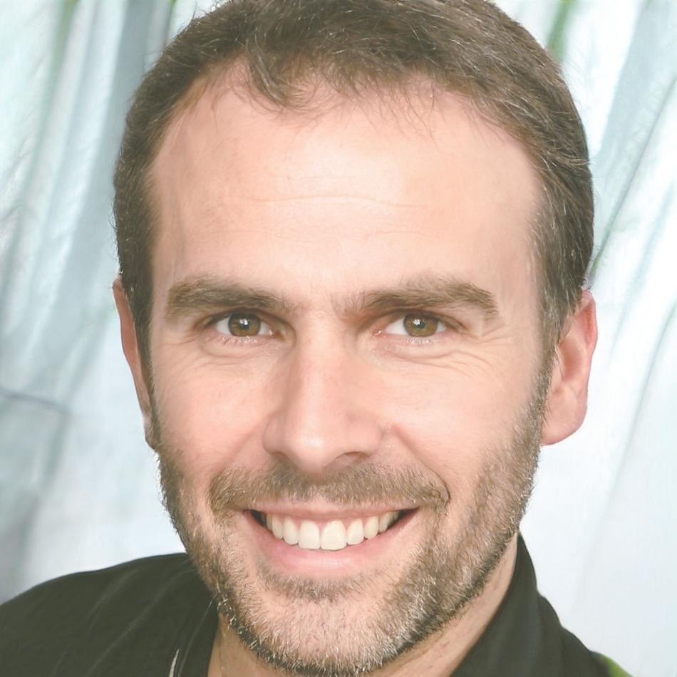 Dr. Marcus Weber, Finanzanalyst